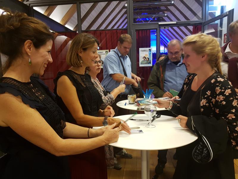 Hanmari Spiegel, Aino L�wenmark l� Wolfgang Sander