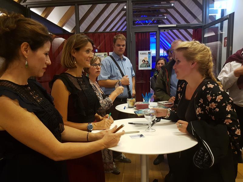 Hanmari Spiegel, Aino L�wenmark l� Wolfgang Sander