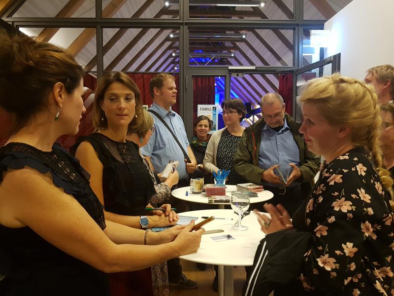 Hanmari Spiegel, Aino L�wenmark l� Wolfgang Sander