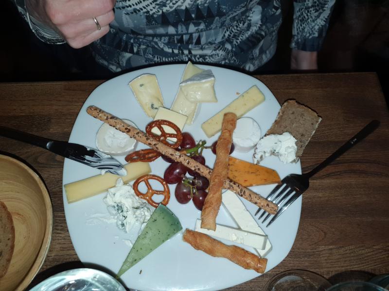 und Leckerer K�se-Teller � Wolfgang Sander 2023