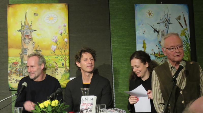 Klaus Eberitzsch (Leuenhagen & Paris) begr��t seine G�ste  � Wolfgang Sander