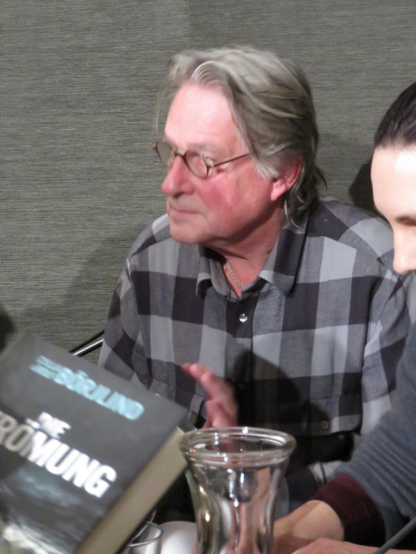 Rolf B�rjlind beim Signieren in der Pause � Wolfgang Sander