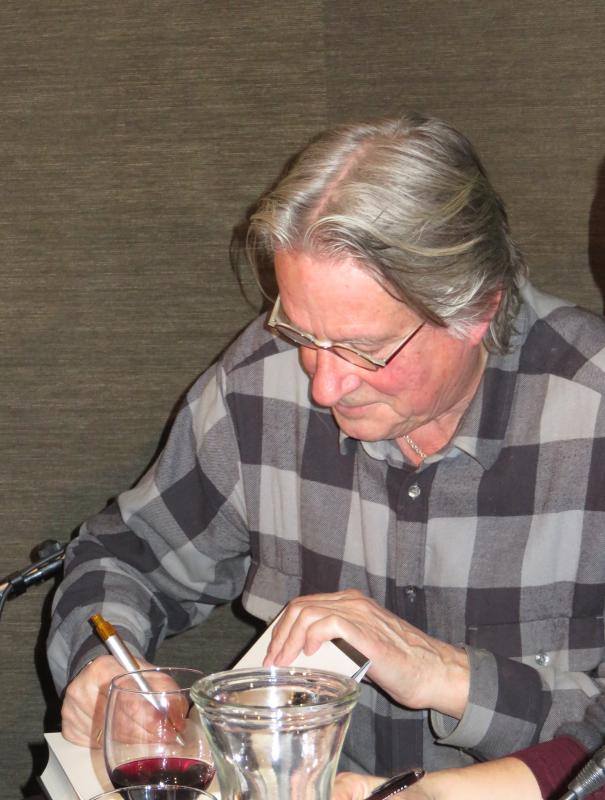 Rolf B�rjlind beim Signieren in der Pause � Wolfgang Sander