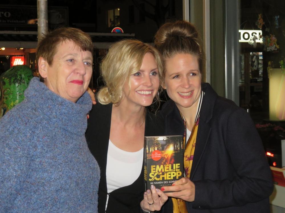 Margarete von Schwarzkopf, Emelie Schepp, Julia Nachtmann., "Fotoshooting" vor der Lesung � Wolfgang Sander