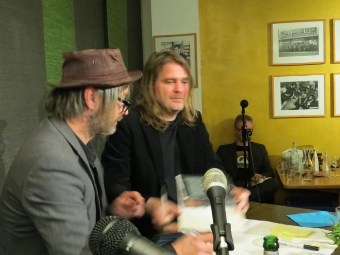 H�kan Axlander Sund, Jerker Eriksson beim Signieren in der Pause � Wolfgang Sander