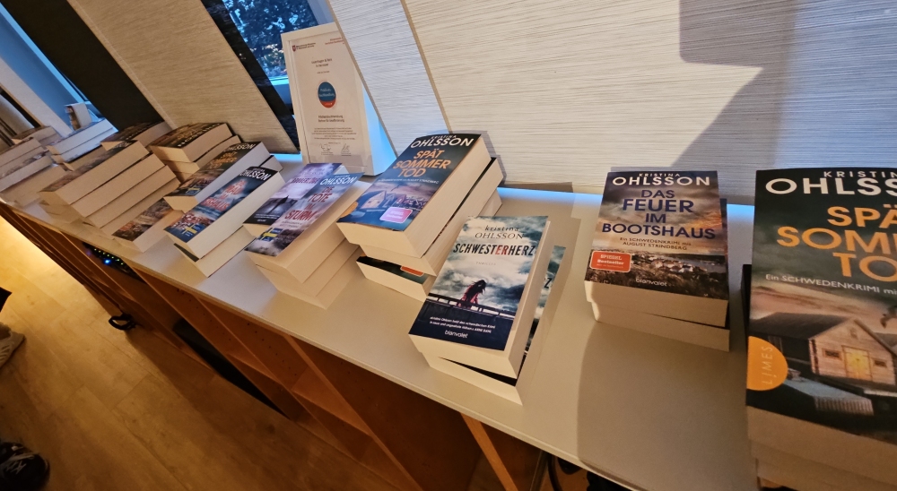 B�cher gab es gen�gend, es wurden aber auch mitgebrachte signiert � Wolfgang Sander