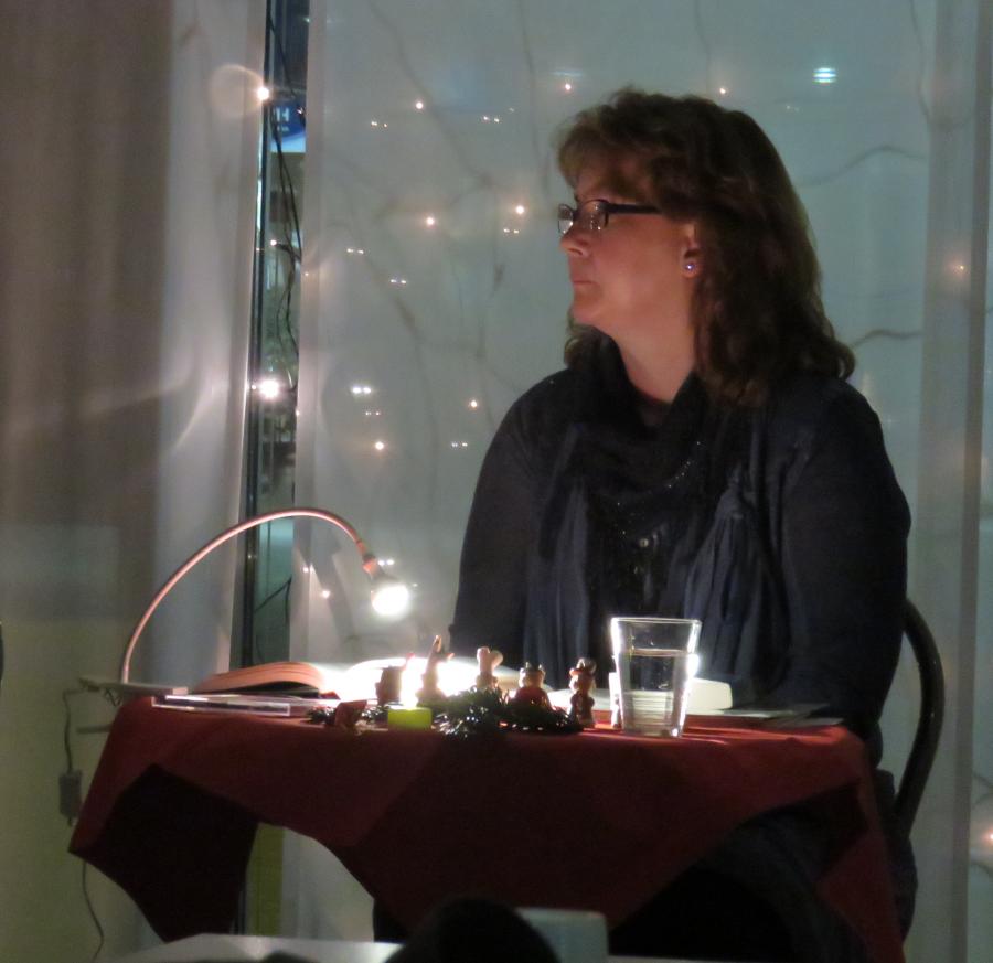 Anneli Lindfors las auf schwedisch � Wolfgang Sander