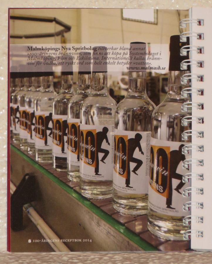 ... einen "Hundertj�hrigen" - Schnaps (eine Art von Wodka) und ein zugeh�riges Glas ... � Wolfgang Sander