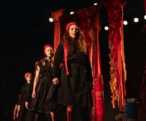 V�st�dus eana � The answer is land � Knut Aaserud