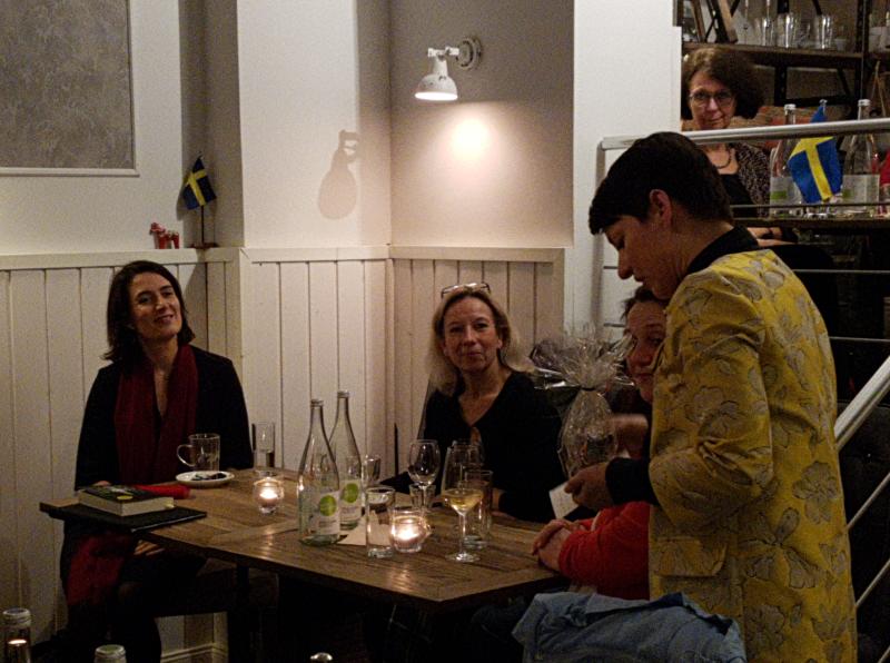 Jasmin Arbabian-Vogel dankt Charlotta Bjelfvenstam � Wolfgang Sander