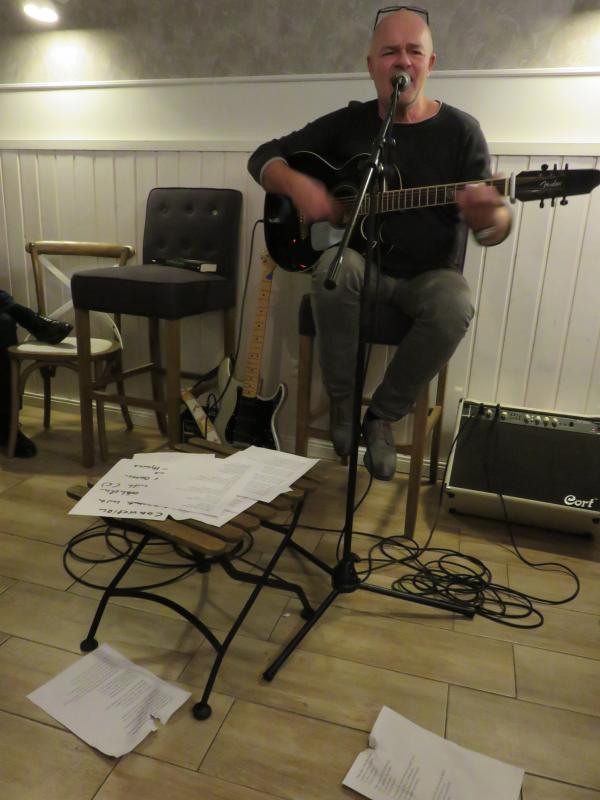 Michael Krowas und seine "Merkzettel" � Wolfgang Sander